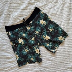 Patagonia Mens Stretch Planing Boardshorts 19", size 36, Bayou Palmetto